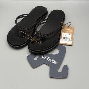 NWT OluKai ‘aka Sandals, in Black